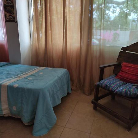 בקאלאר Near Lake Hostal חדר תמונה