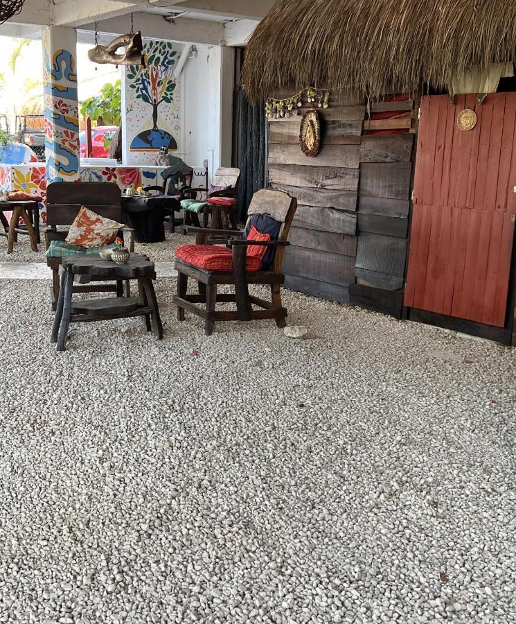 בקאלאר Near Lake Hostal מראה חיצוני תמונה