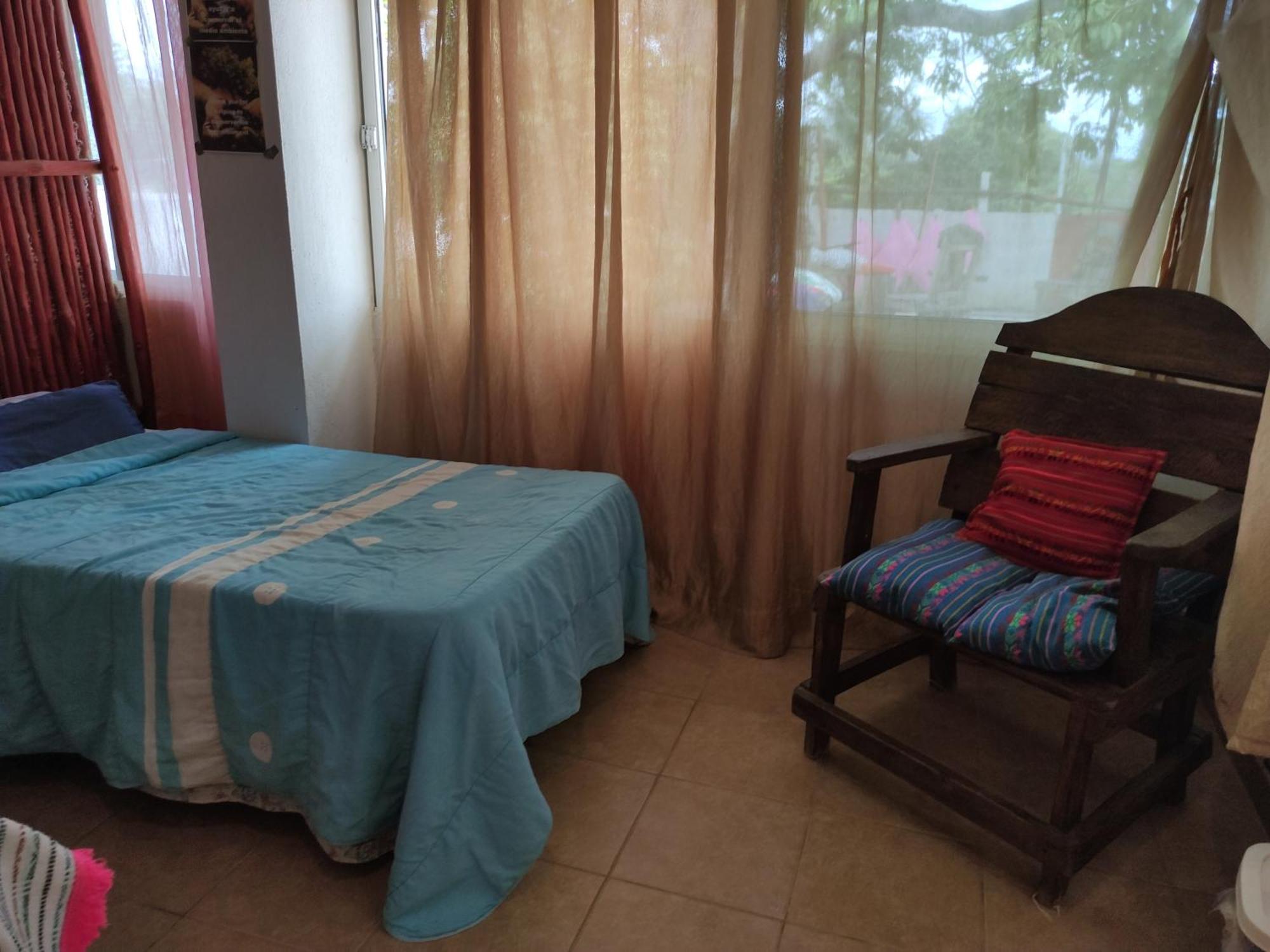 בקאלאר Near Lake Hostal חדר תמונה
