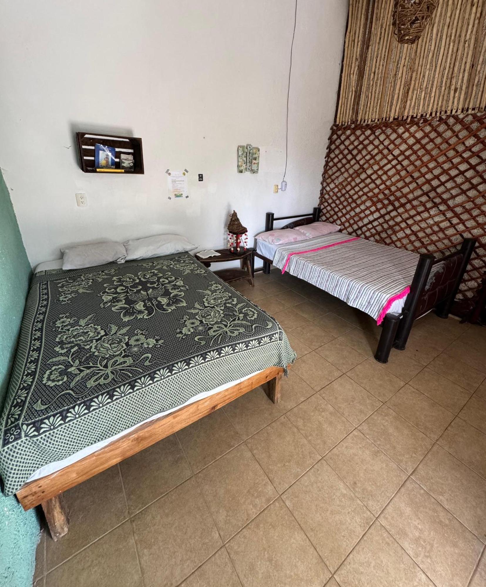 בקאלאר Near Lake Hostal מראה חיצוני תמונה